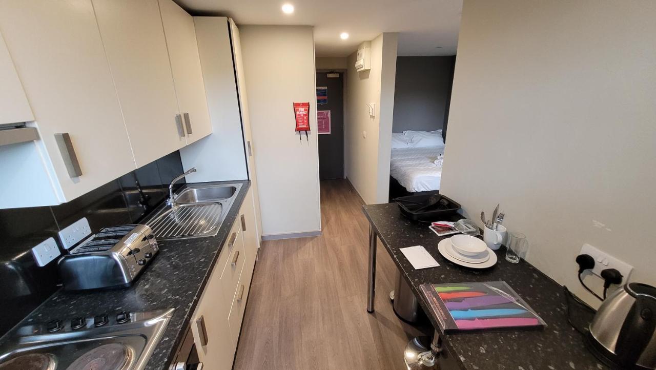 Student Only - 1 Night Free Gosford Gate In Coventry - Sk Hotel Bagian luar foto