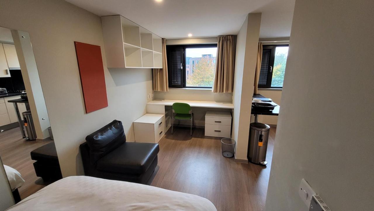 Student Only - 1 Night Free Gosford Gate In Coventry - Sk Hotel Bagian luar foto