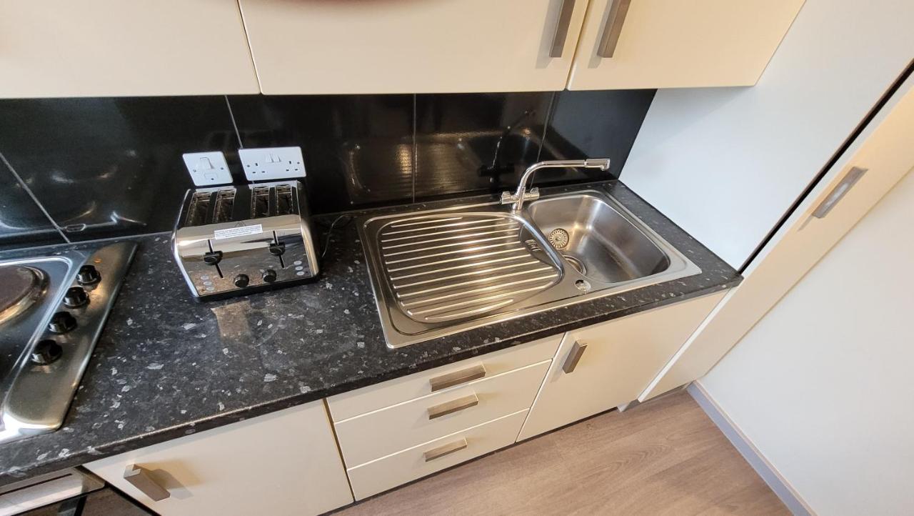 Student Only - 1 Night Free Gosford Gate In Coventry - Sk Hotel Bagian luar foto