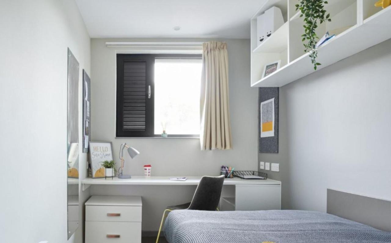 Student Only - 1 Night Free Gosford Gate In Coventry - Sk Hotel Bagian luar foto