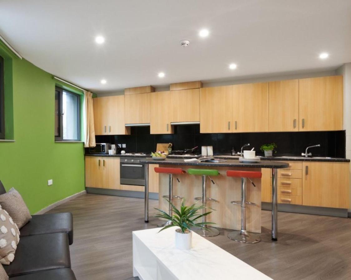 Student Only - 1 Night Free Gosford Gate In Coventry - Sk Hotel Bagian luar foto